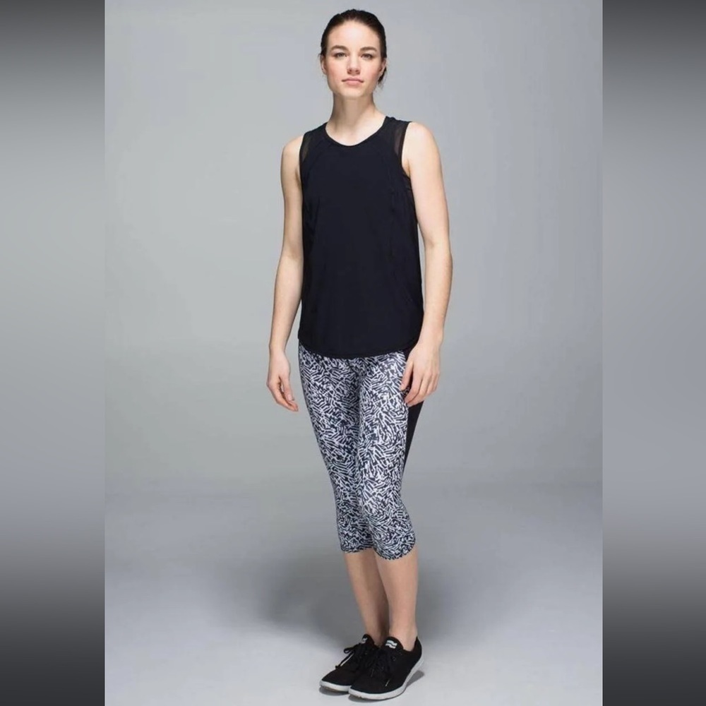 Lulumelon Athletica Black and White Animal Print Top Speed Crop Leggings, S ?2